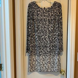 Pretty long-sleeved dress